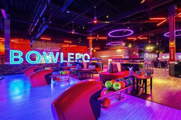 Bowlero Williamsburg: Check Out Our Awesome Reviews!