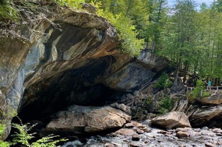 Discovering the Fascinating World of Natural Stone Bridges and Caves