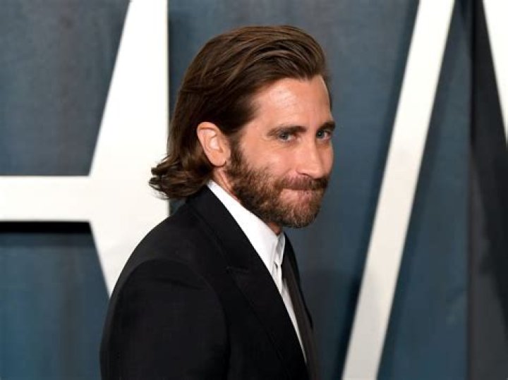 Jake Gyllenhaal Long Hair: The Complete Guide to His Iconic Style