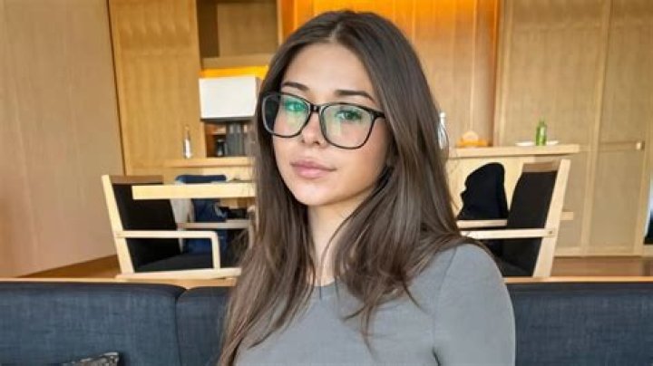 Sophieraiin S: The Rising Star of the Digital Era