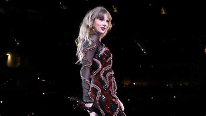 Who Designed Taylor Swift Eras Tour Outfits: A Deep Dive Into Fashion Meets Music