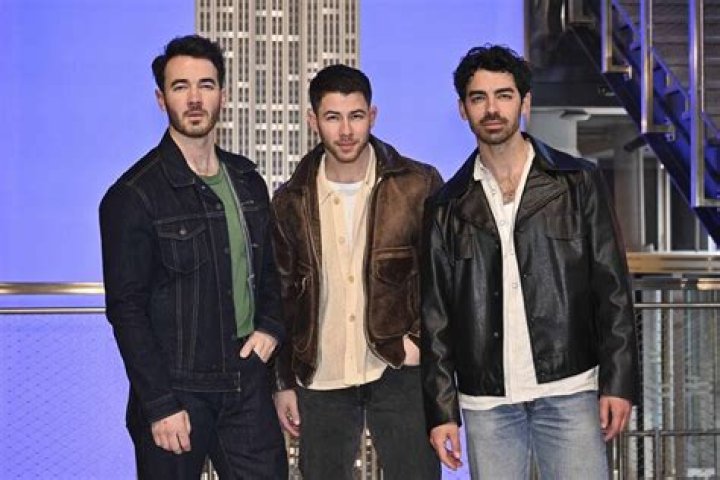 Who Is the Oldest in the Jonas Brothers? Discover the Fascinating Story Behind the Band